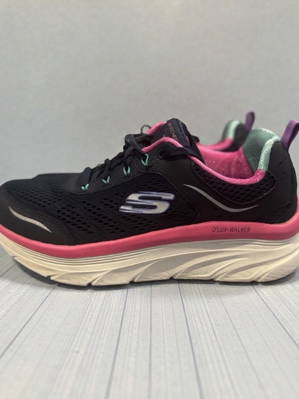 Skechers D'Lux Walker Women's Navy and Pink Athletic Shoes size 8